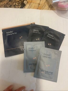 skinbetter science AlphaRet Sample Sachet Set - Black and Gray